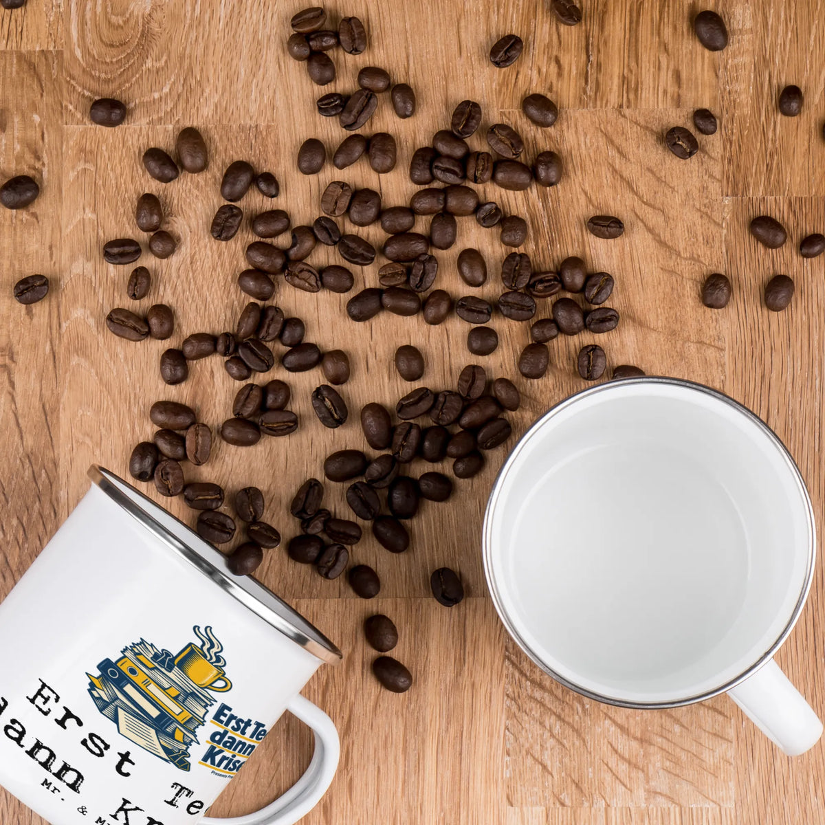 Lustige Teetasse fürs Büro mit Dokumentenstapel|p:2016517|h:fc83c12362b761ff9fe2a941c363f259