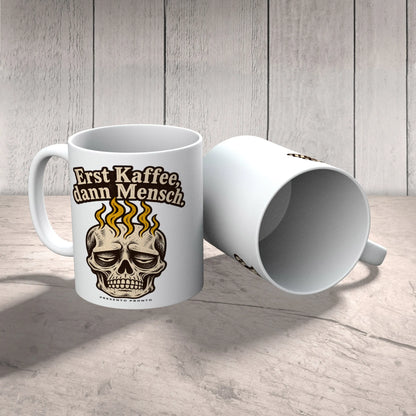 Lustige Tasse mit Totenkopf für müde Kaffeetrinker|p:2016520|h:8f6aebcca3c6d5717c5046a396d0f72c