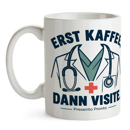 Lustige Tasse für Ärzte mit Kittel und Stethoskop|p:2016528|h:2da07b64e03bb780a9b2cf016b1f7bb8