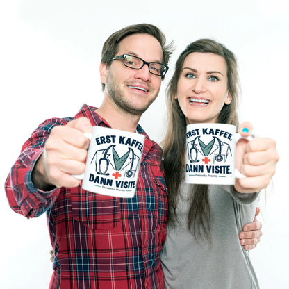 Lustige Tasse für Ärzte mit Kittel und Stethoskop|p:2016528|h:9d9e28d5bdb5e9e53353aca25e942f11