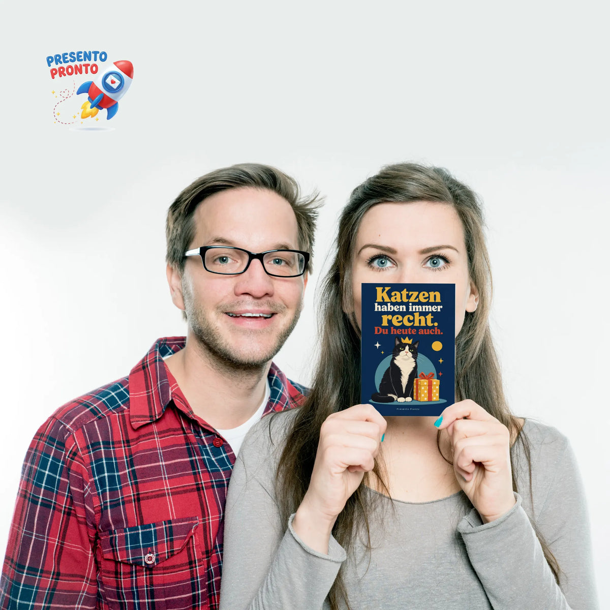 Lustige Grußkarte für Katzenfans mit Papierkrone|p:2016564|h:4e0a9f96142ef46f35b2bd478f0868fb