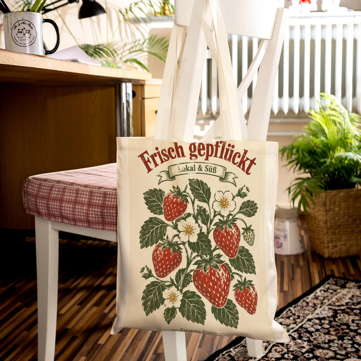 Süße Erdbeer-Tasche mit reifen Früchten für den Markt|p:2016674|h:275e79a2add584e0dfe1cc4d0a5db633