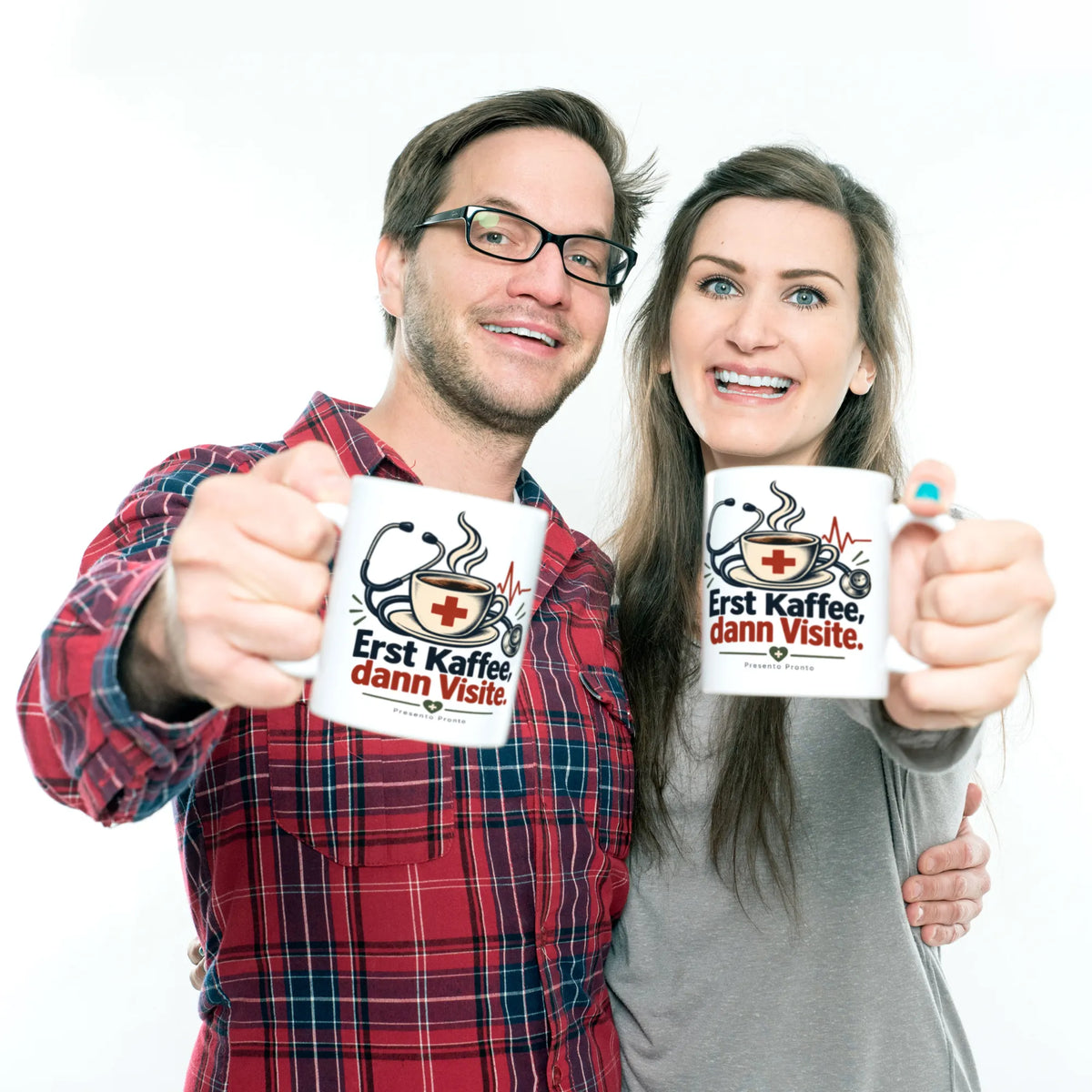 Lustige Tasse für Ärzte mit Stethoskop und EKG-Linie|p:2016807|h:5c176f7f8f71c43fe442bbe649d91ab7