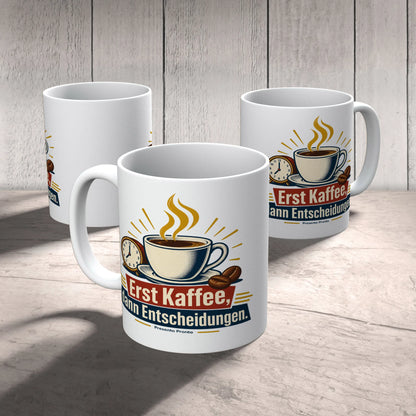 Lustige Kaffeetasse fürs Büro mit Kaffee und Bürouhr|p:2016830|h:1921116cb8cad7244e856c6a86de8a6d