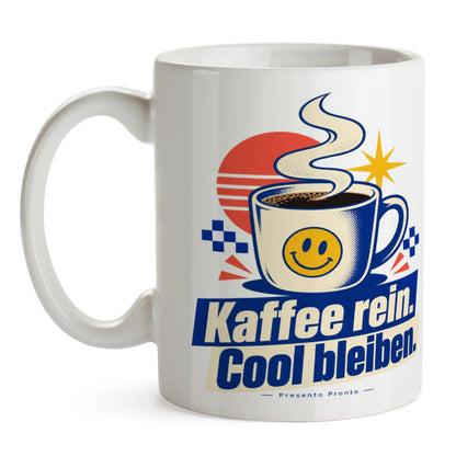 Coole Tasse für Kaffeefans mit dampfendem Becher|p:2016841|h:e834a1196b196d5f8eabd68d316302cb