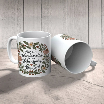 Achtsame Tasse zum Geburtstag mit Blumenkranz|p:2016842|h:55f29381db906ec7db478fe6f247f003