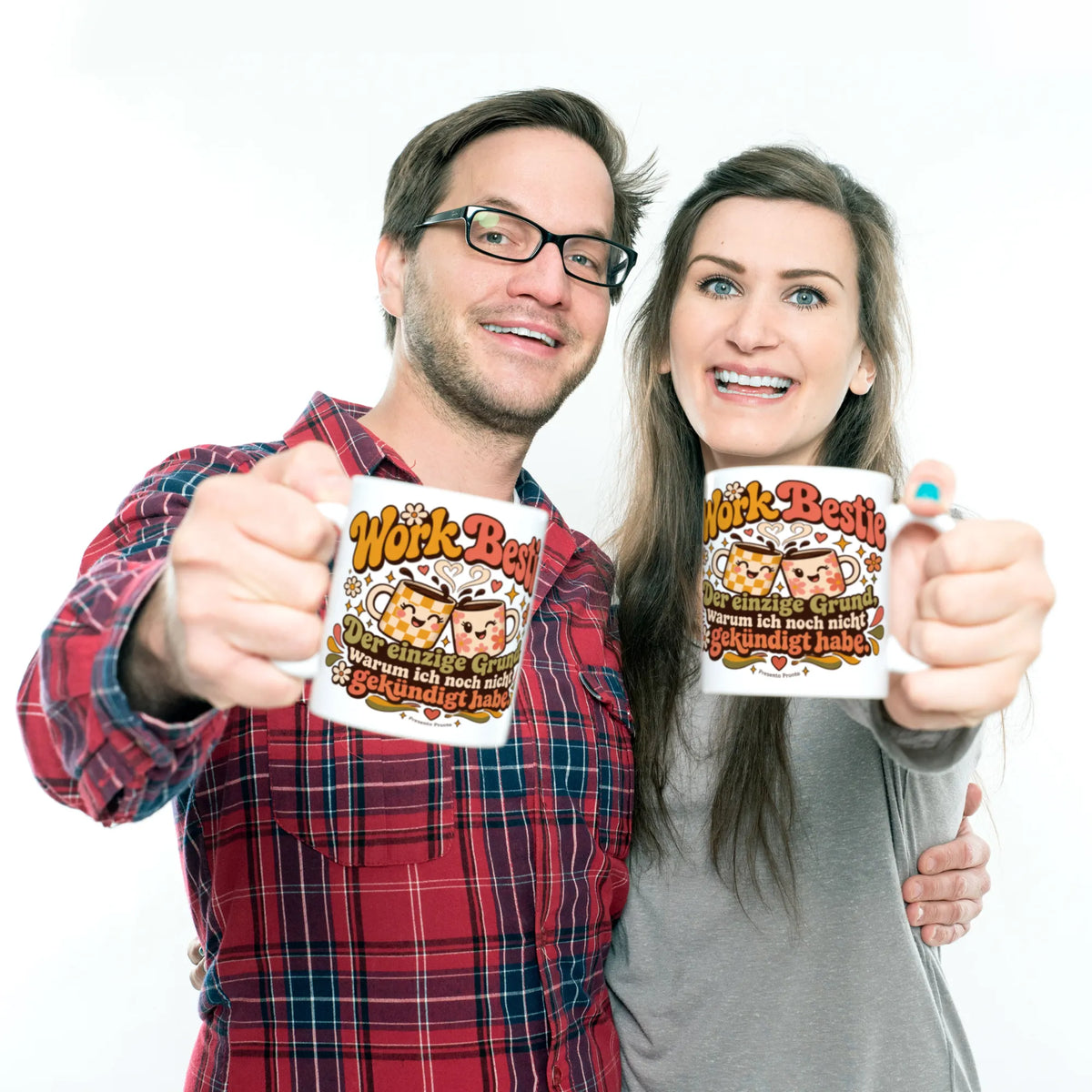 Lustige Tasse für die Work Bestie mit anstoßenden Kaffeebechern|p:2016951|h:4f640dbeabd14274bb38ec4bf6aa970b