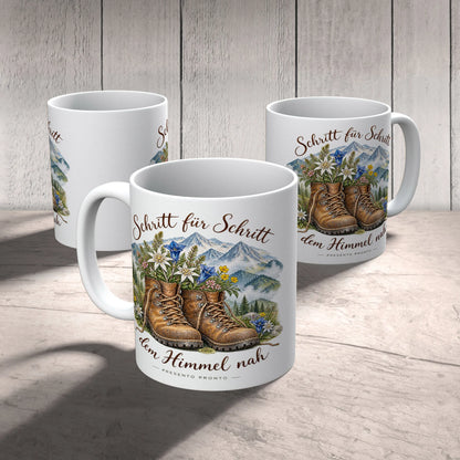 Inspirierende Tasse zum Wandern mit Wanderschuhen und Bergblick|p:2016991|h:1c672bb90e81a27c9918124c258af843