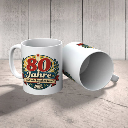 Lustige Tasse zum 80. Geburtstag mit Retro-Abzeichen|p:2017001|h:03e08083e76aa4ee768331a26ecf90e6