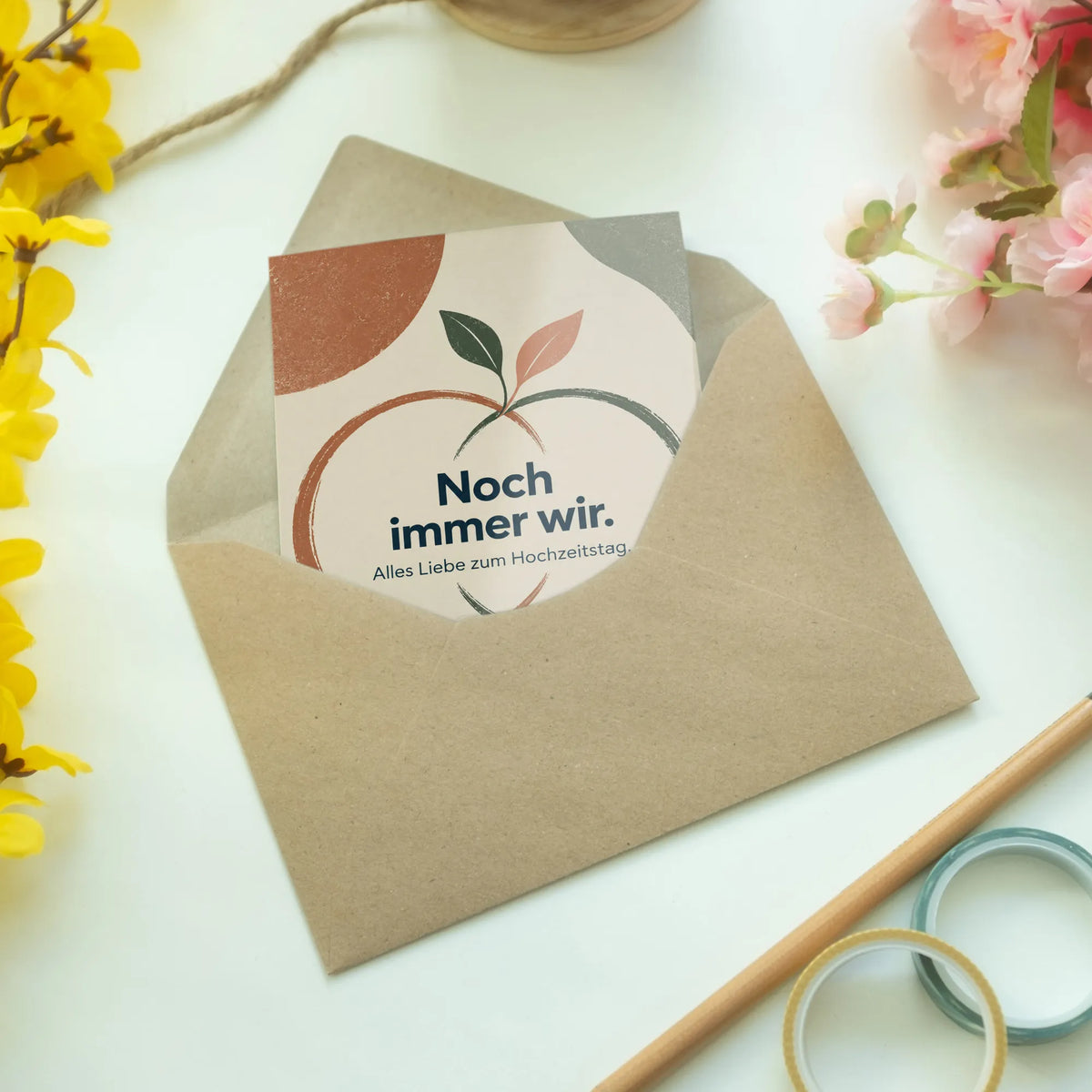 Elegante Glückwunschkarte zum Hochzeitstag mit Blättern