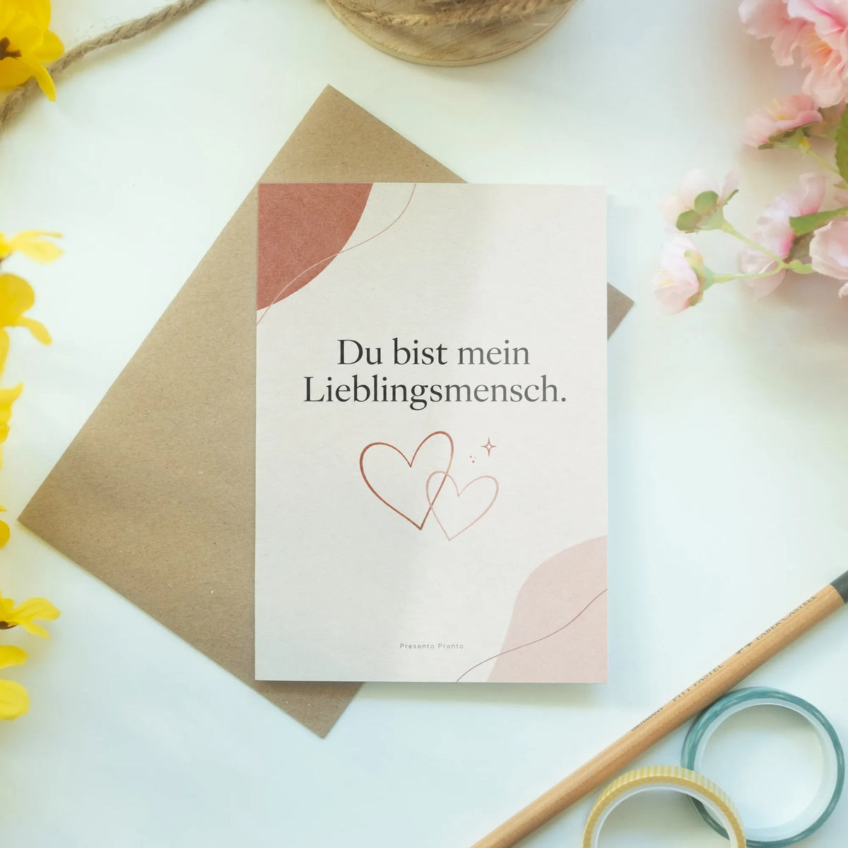 Romantische Grußkarte zur Liebe mit zwei Herzen