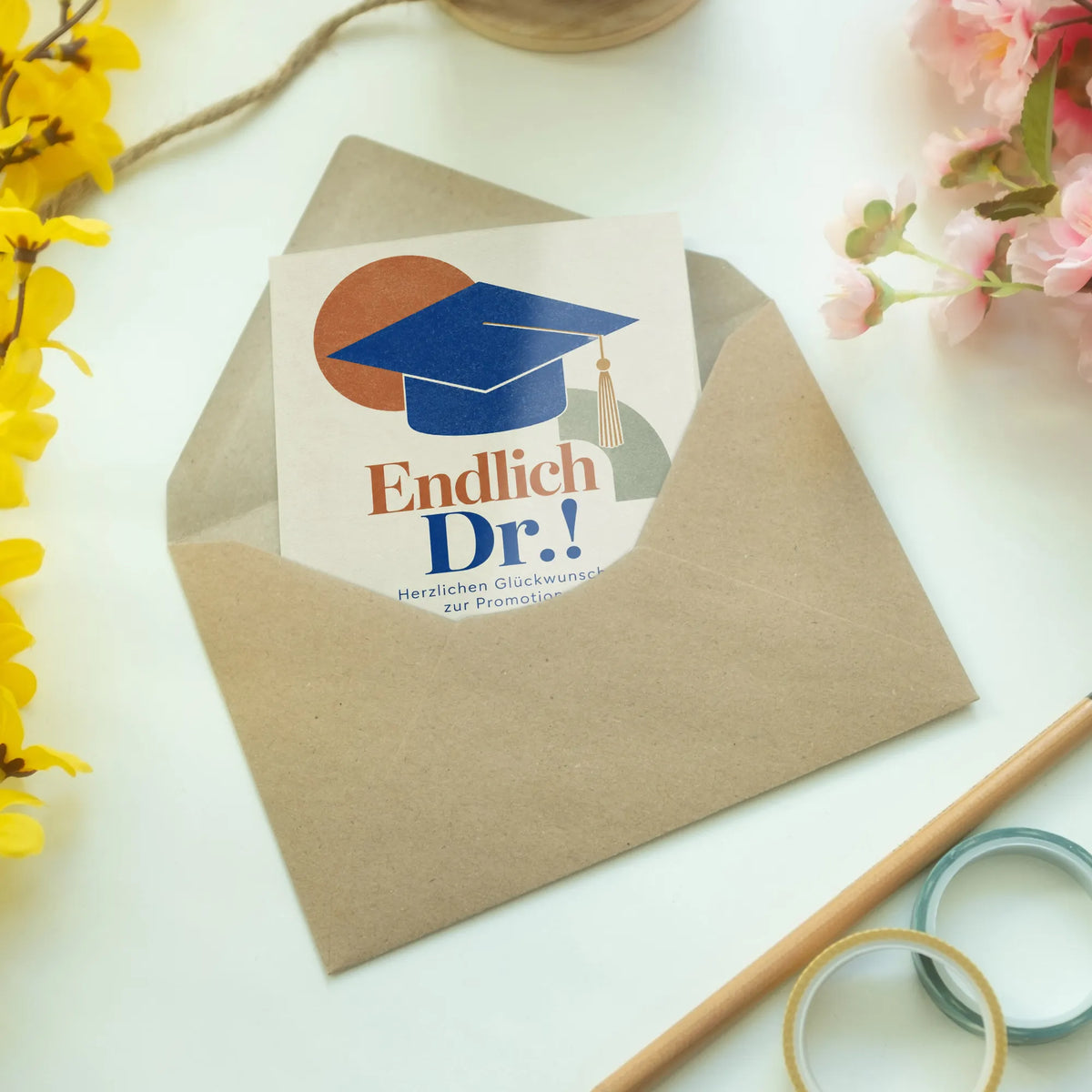 Elegante Glückwunschkarte zur Promotion mit Doktorhut