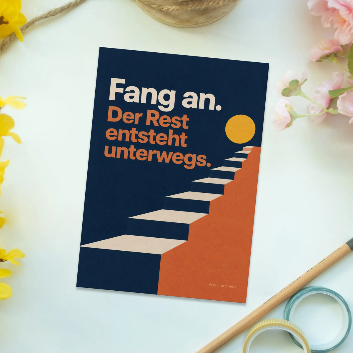 Kraftvolle Postkarte zur Motivation mit aufsteigender Treppe