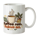 Lustiger Kaffeebecher fürs Büro mit Laptop und Kaffee