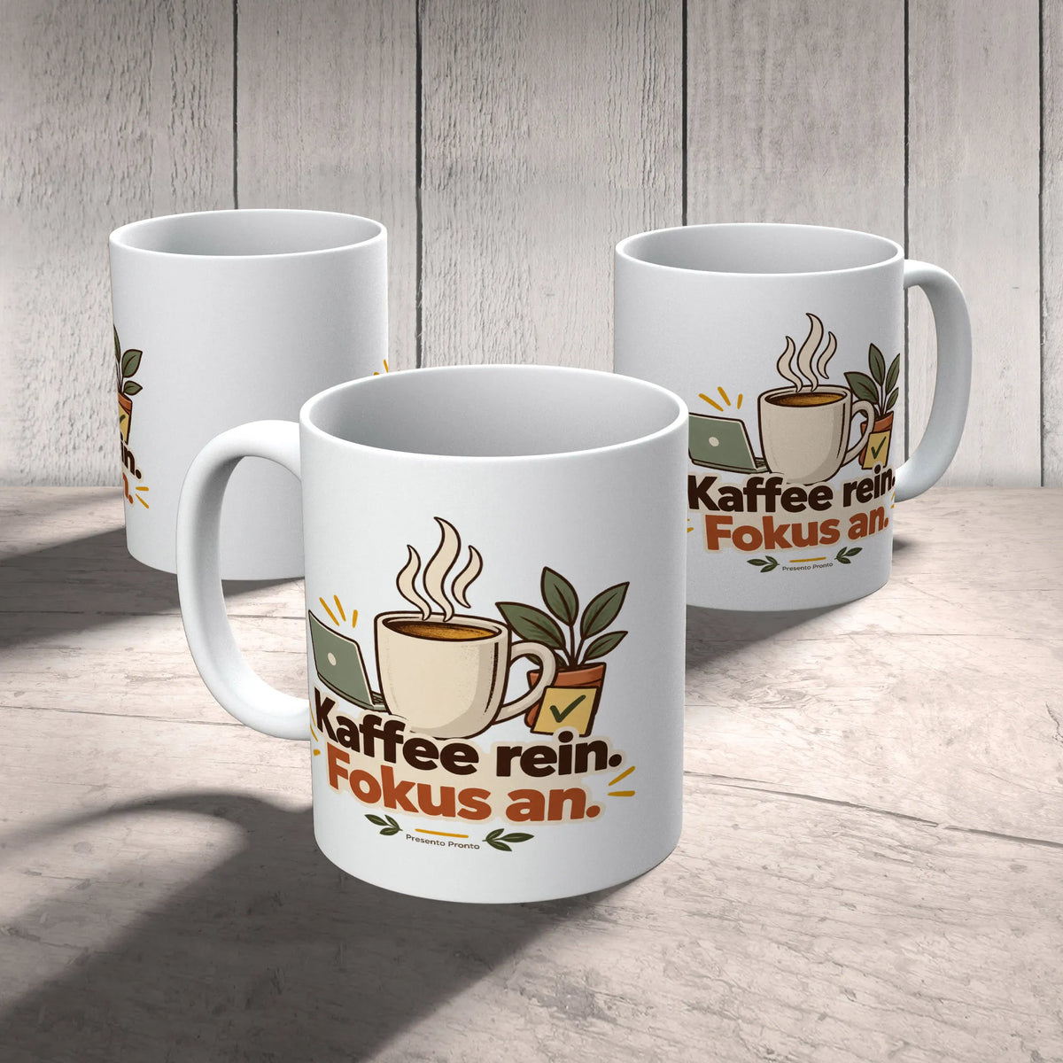 Lustiger Kaffeebecher fürs Büro mit Laptop und Kaffee
