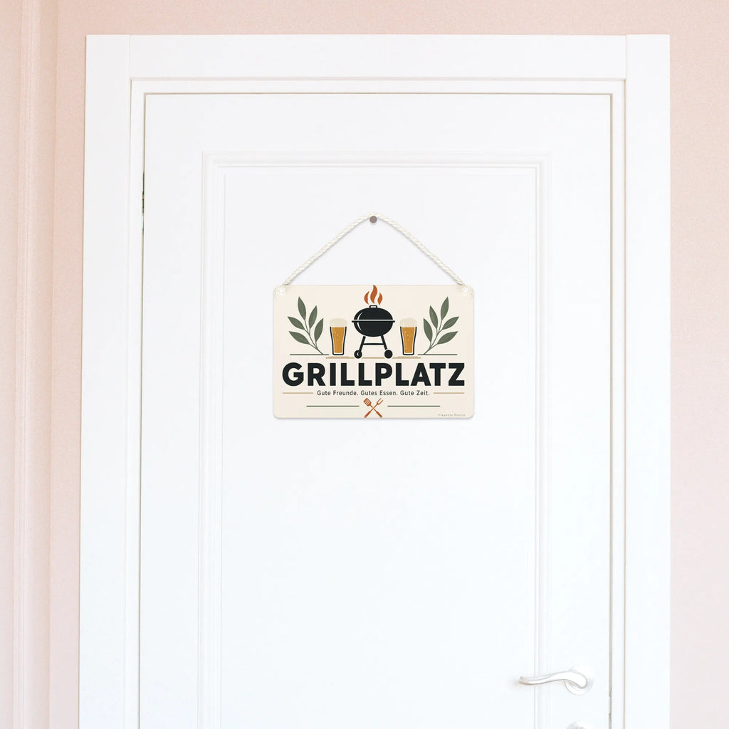 Lustiges Schild für den Grillplatz mit Grill und Biergläsern|p:2017426|h:f6ed887bec08ee339becda27701852d6
