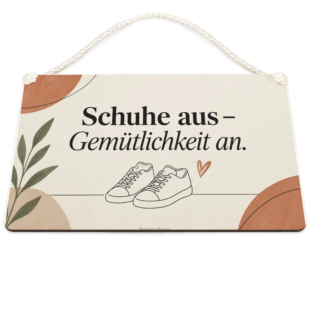 Freundliches Schild zum Schuhe Ausziehen mit Schuhpaar|p:2017604|h:cc728cedafce4601bf1977e186ca768d