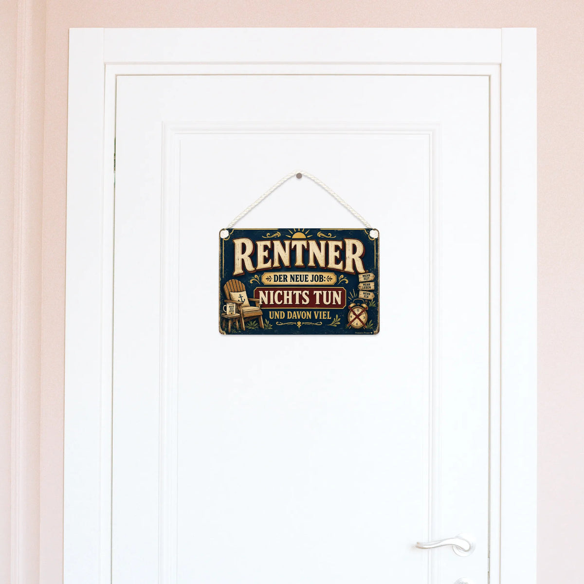Lustiges Schild zur Rente mit Sessel und Kaffee