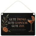 Elegantes Holzschild für die Bar mit Cocktailglas