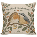 Gemütliches Kissen mit Vögeln für Vogelfans auf Beerenzweig