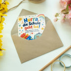 Fröhliche Glückwunschkarte zur Einschulung mit Schultüte|p:2018321|h:628d449a7ff7a73c6d0ee05def0e668b