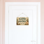 Gemütliches Schild fürs Café mit dampfendem Kaffeebecher|p:2018327|h:e05576ec8a8490d1231a27f04a2c2b4b