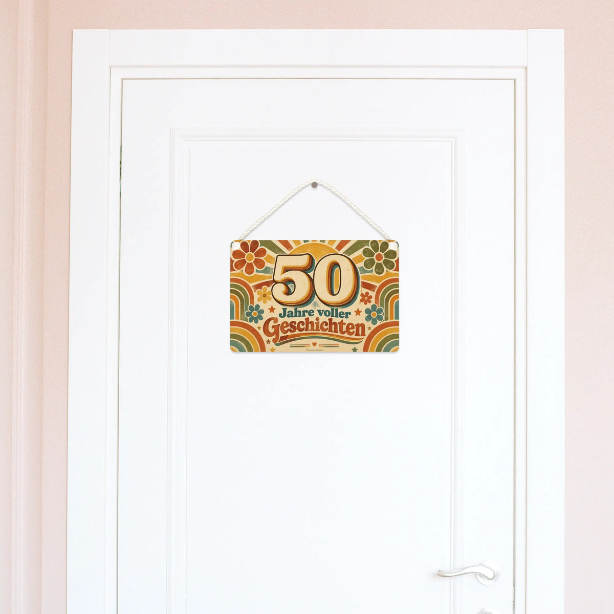 Farbenfrohes Schild zum 50. Geburtstag mit großer Zahl