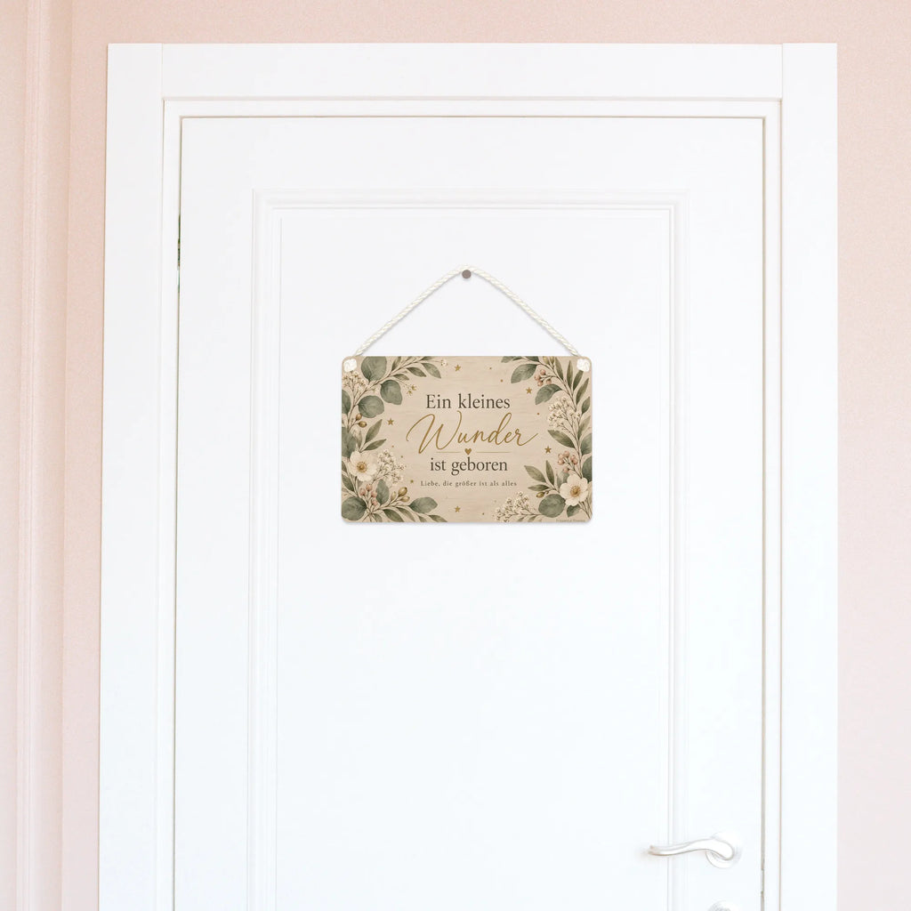 Elegantes Holzschild zur Geburt mit Eukalyptus und Sternen|p:2019010|h:8557639245b6be6eacdba3714b22028f