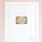 Elegantes Holzschild zur Geburt mit Eukalyptus und Sternen|p:2019010|h:8557639245b6be6eacdba3714b22028f