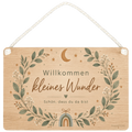 Süßes Holzschild zur Geburt mit Mond und Sternen