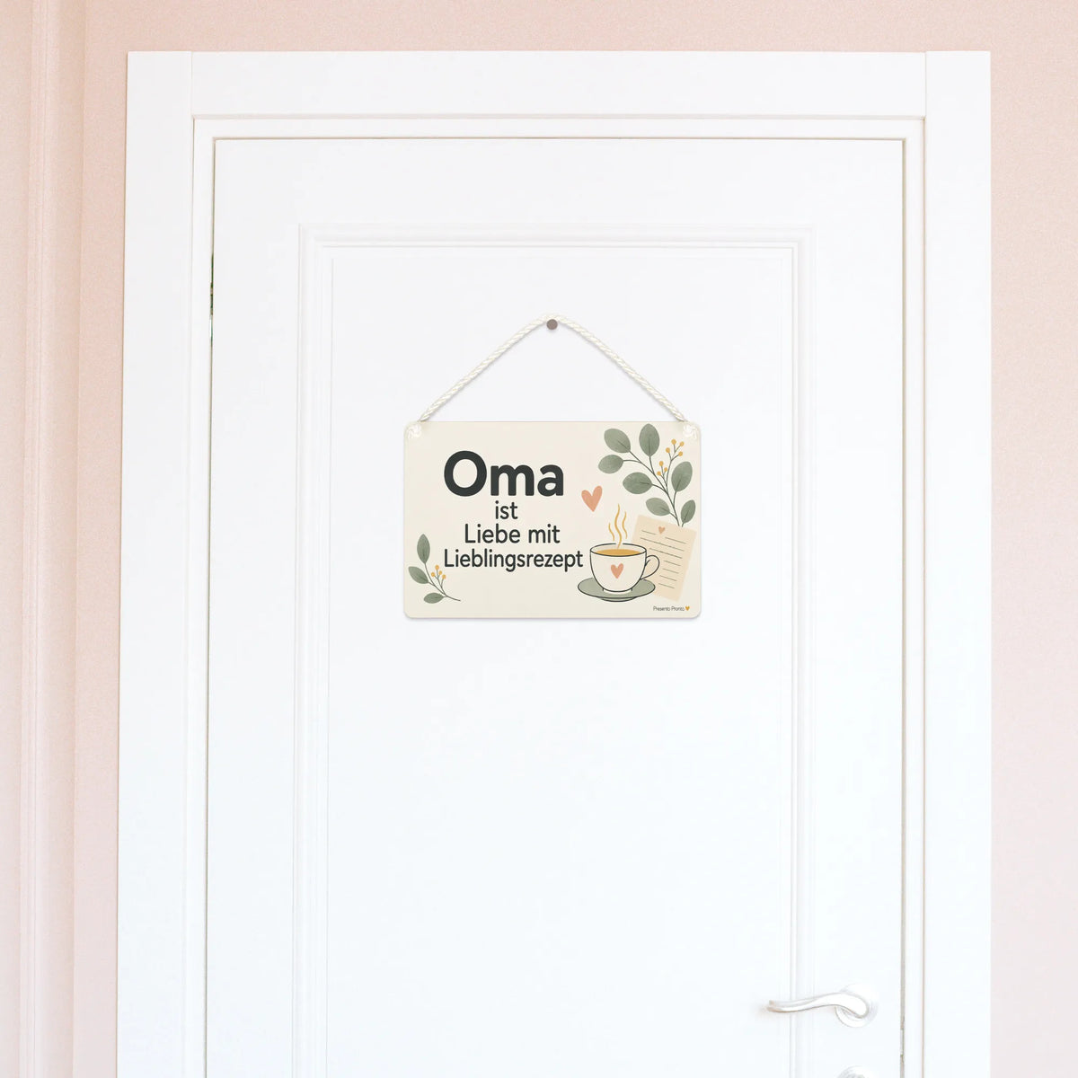 Liebevolles Schild für Oma mit Teetasse