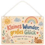 Süßes Holzschild zur Geburt mit lächelnder Sonne|p:2019023|h:0d28bf5a27d8269e6649ef7158dd5edf