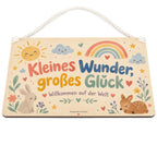 Süßes Holzschild zur Geburt mit lächelnder Sonne|p:2019023|h:d317c9c97d4e6c6106be63308b78ca4b