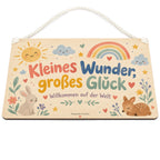 Süßes Holzschild zur Geburt mit lächelnder Sonne|p:2019025|h:dbb1fbd1238cb58800c0c11cb74e86b7