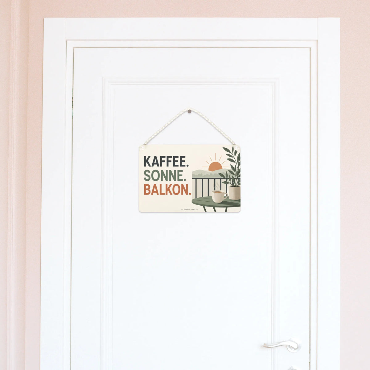 Gemütliches Deko Schild für Balkonliebhaber mit Kaffeetasse