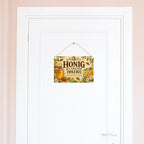 Rustikales Schild für Honig aus eigener Imkerei mit Honigglas|p:2019085|h:6455cb5a57acd6e0ffce9625880b2786