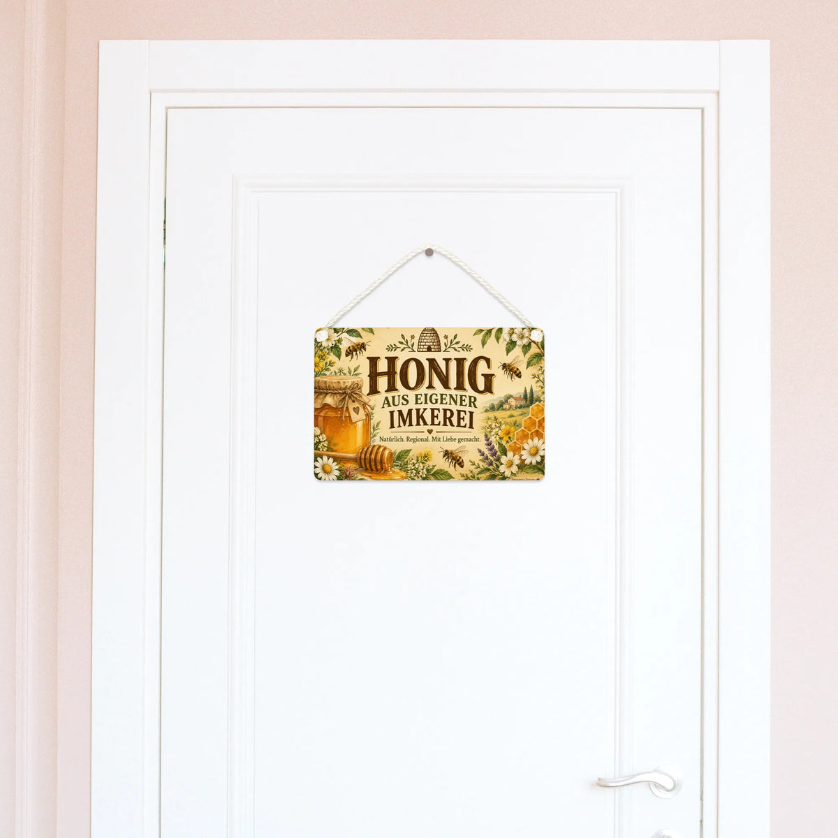 Rustikales Schild für Honig aus eigener Imkerei mit Honigglas