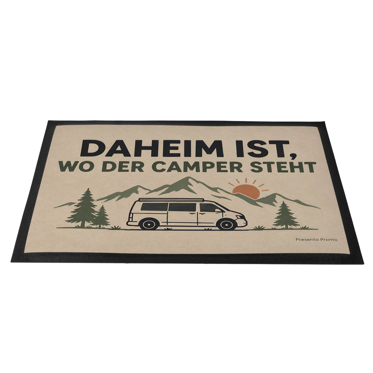 Gemütliche Fußmatte für Camper mit Wohnmobil vor Bergen