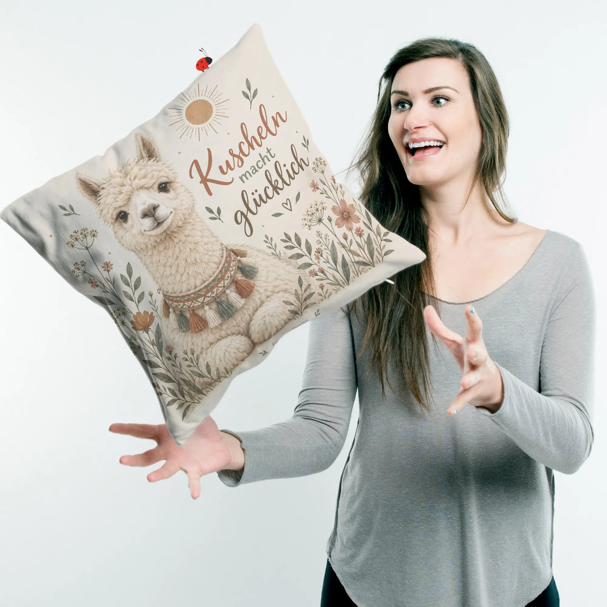 Kuscheliges Alpaka-Kissen für Alpaka-Fans mit Wildblumen