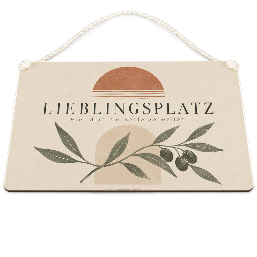 Gemütliches Holzschild für den Lieblingsplatz mit Olivenzweig|p:2019588|h:dd4cbc7d949e6b2723d122011391d2fd