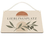 Gemütliches Holzschild für den Lieblingsplatz mit Olivenzweig|p:2019588|h:dd4cbc7d949e6b2723d122011391d2fd