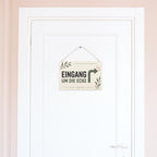 Praktisches Schild für den Eingang um die Ecke mit Pfeil|p:2019593|h:e93a51b6344d6bdef0034aab25749973