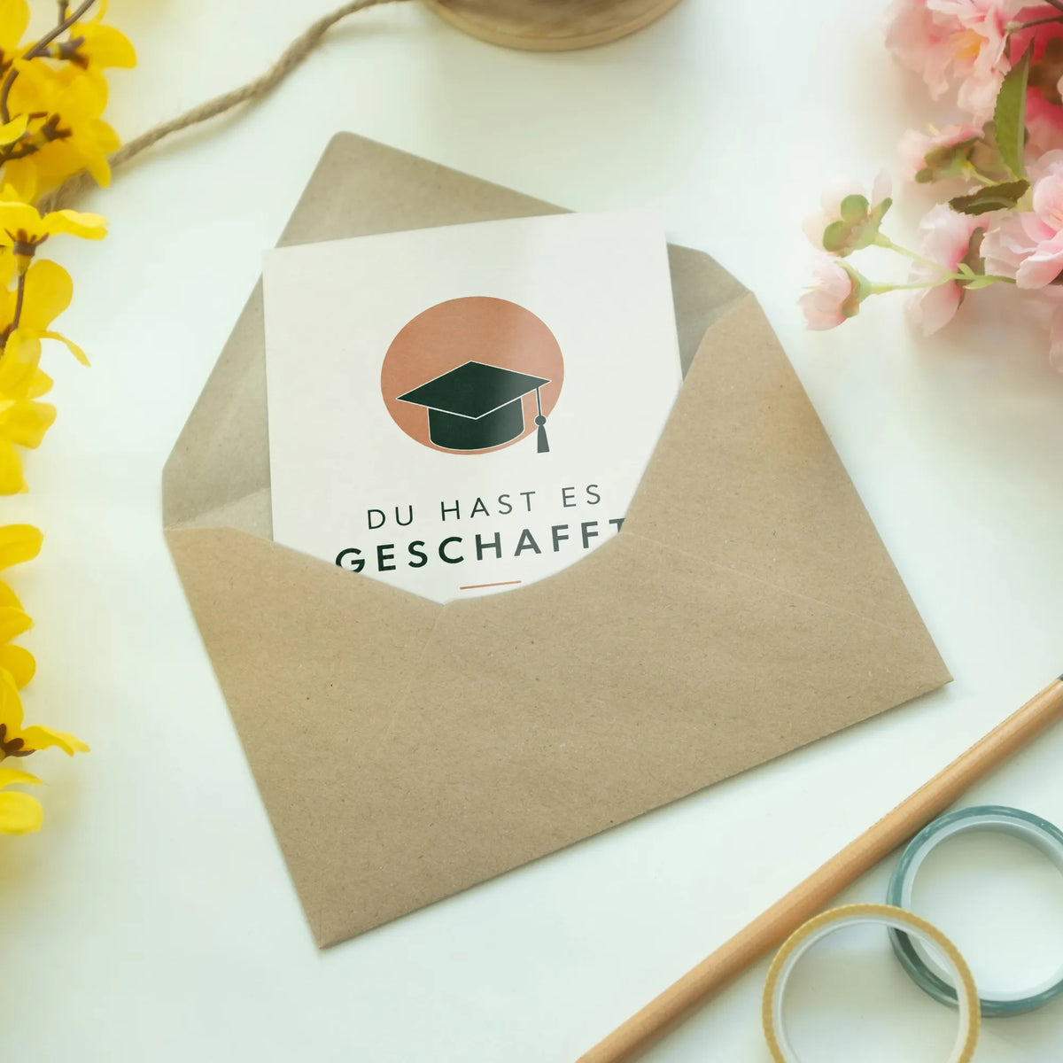 Elegante Glückwunschkarte zum Abitur mit Abschlussmütze