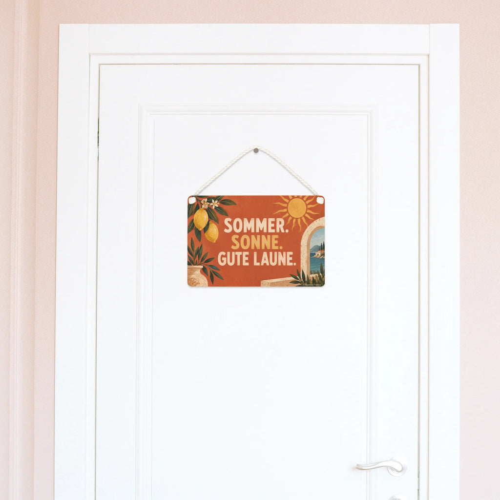 Fröhliches Dekoschild für den Sommer mit mediterraner Sonne|p:2019667|h:628ec6c6de0a4923fac9b3e898f33ce7