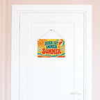 Fröhliches Deko-Schild für den Sommer mit Vintage-Sonne|p:2019675|h:fa2c050a8cd0ff0088ae64aa738df8c5