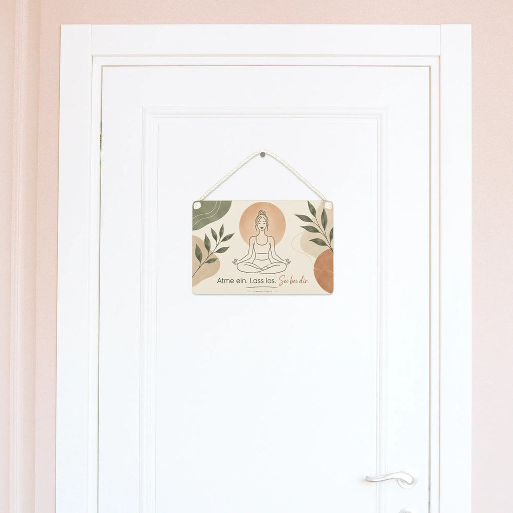 Entspannendes Yoga Schild für Yogafans mit Lotuspose|p:2019710|h:743871d58dd33a68da5b06235c7e2d7a