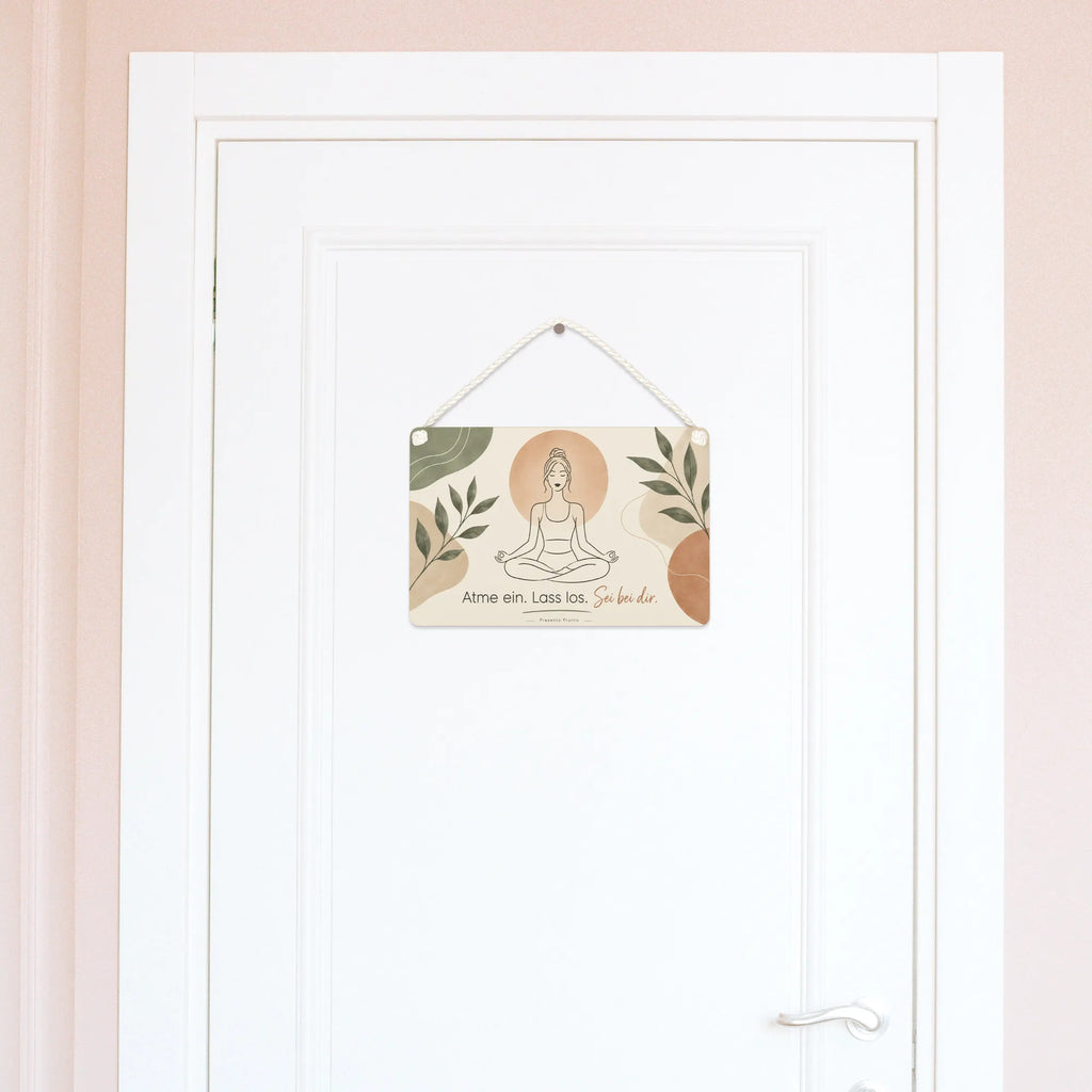 Entspannendes Yoga Schild für Yogafans mit Lotuspose|p:2019711|h:c58957ca266c06e3c39b597559dce36e