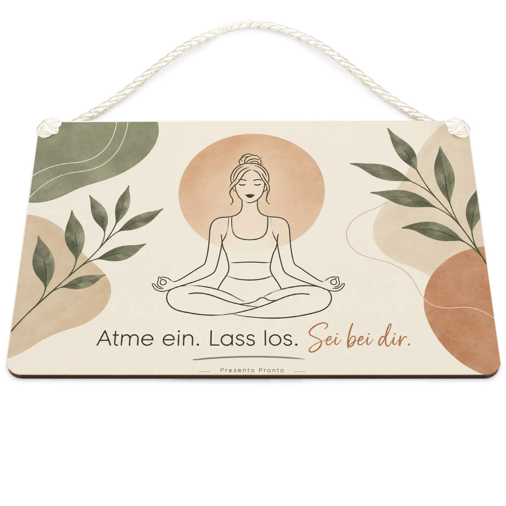 Entspannendes Yoga Schild für Yogafans mit Lotuspose|p:2019711|h:c84da7b85dd841d6074178e7c04d2a47