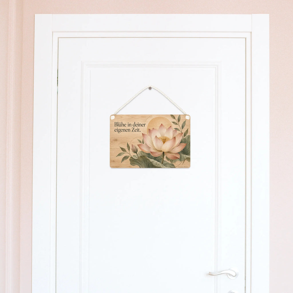 Elegantes Holzbild mit Lotusblüte zur Ermutigung|p:2019733|h:d826b30f9824a1fb5027a0104d24fa40