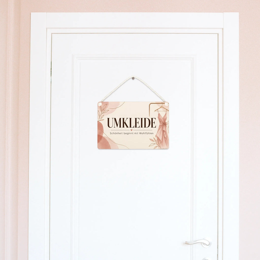 Elegantes Schild für die Umkleide mit Kleiderbügel|p:2020127|h:76be558bb49684369efb449f82bfba91